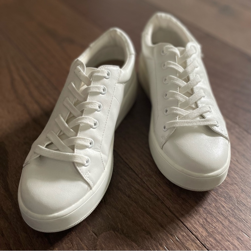 Steve Madden White Bertie Faux Leather Sneakers | Barely worn | Super Clean ✨